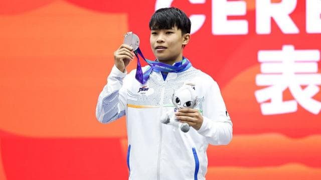 চরম আর্থিক কষ্টের মধ্যেও নিজের খেলা চালিয়ে গেছেন রোশিবিনা দেবী