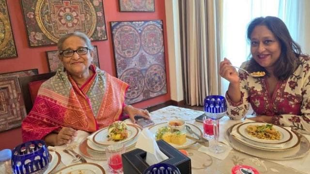  মা শেখ হাসিনার সঙ্গে দিল্লিতে মেয়ে সায়মা ওয়াজেদ