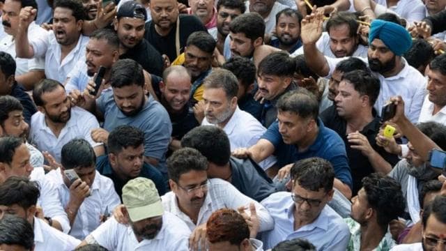 সুপ্রিম কোর্টের অভিমুখে রাহুল গান্ধী