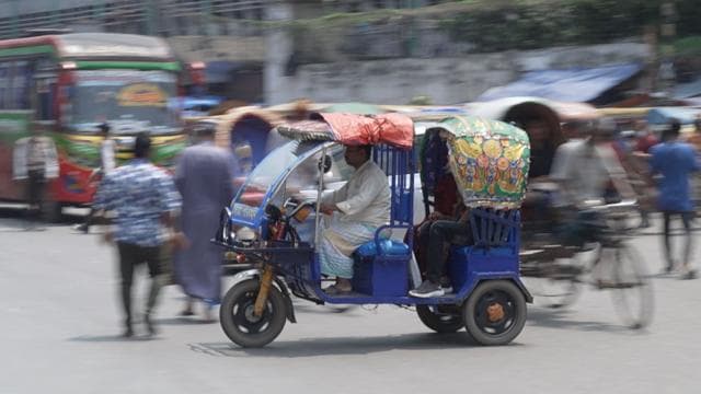 ঢাকার রাস্তায় ব্যাটারিচালিত রিক্সা