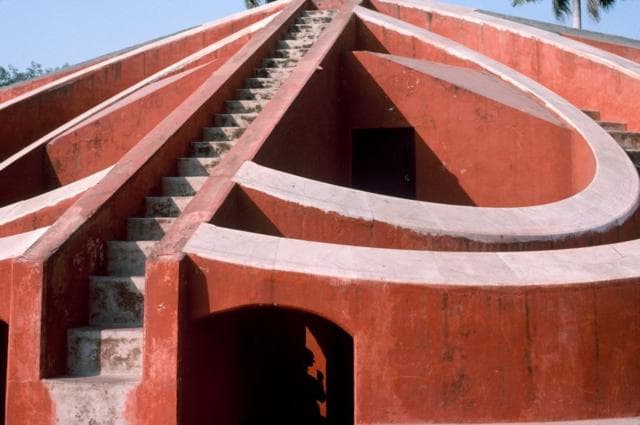 দিল্লির ঐতিহ্যবাহী স্থানগুলোর মধ্যে অন্যতম হলো যন্তর মন্তর 