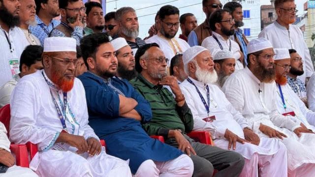 লংমার্চে ফেনীর জনসভায় ১১ দলীয় ঐক্যের নেতাদের দেখা যাচ্ছে