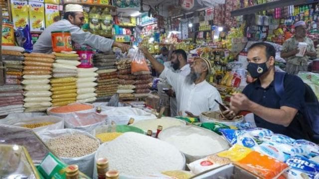 বাজারে ক্রেতা-বিক্রেতা