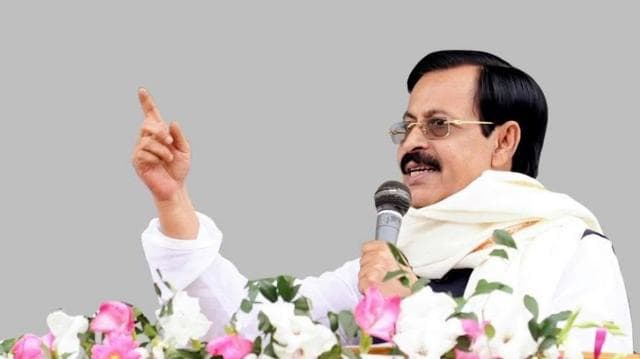 শেখ ফজলুল করিম সেলিম বহু বছর ধরে আওয়ামী লীগের রাজনীতিতে রয়েছেন। তিনি শেখ হাসিনার ফুপাতো ভাই