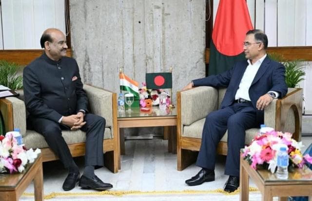 বাংলাদেশের প্রধানমন্ত্রী তারেক রহমানের সঙ্গে ভারতের লোকসভার স্পিকার ওম বিড়লার বৈঠক করছেন