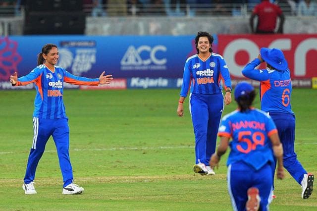 রবিবার দুবাইতে অনুষ্ঠিত নারীদের এশিয়া কাপ ফাইনালের ঘটনায় বিতর্ক