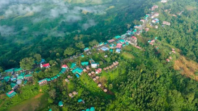 সাজেক উপত্যকা বাংলাদেশের অন্যতম জনপ্রিয় পর্যটনকেন্দ্র। পাহাড়, সবুজ প্রকৃতি আর মেঘের জন্য পর্যটকদের কাছে বিশেষ আকর্ষণীয় এই স্থান।