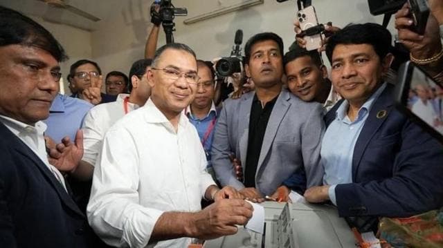 গত বারোই ফেব্রুয়ারির নির্বাচনে এককভাবে ২০৯টি আসন পেয়ে সরকার গঠন করেছে বিএনপি। বিরোধী জোটের অভিযোগ বিএনপি সরকার গণভোটের রায় বাস্তবায়ন করছে না।